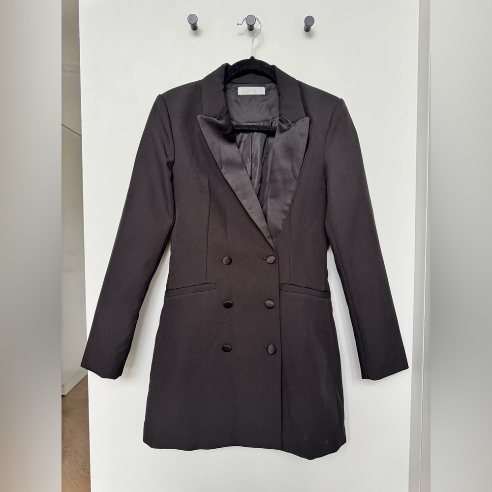 Elegant Black Double-Breasted Women's Coat